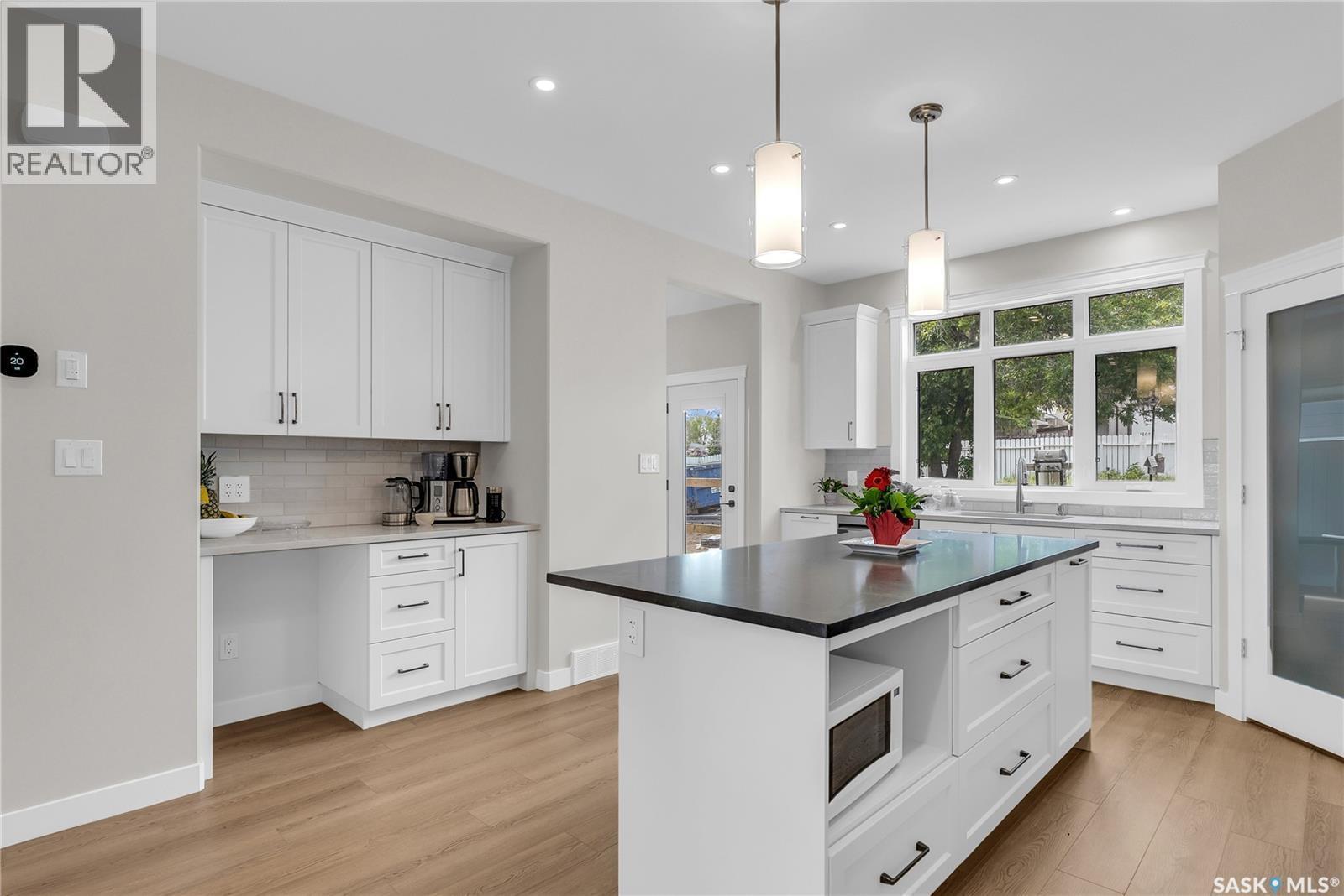 1601B 9Th Avenue N, Saskatoon, SK - Indoor Photo Showing Kitchen