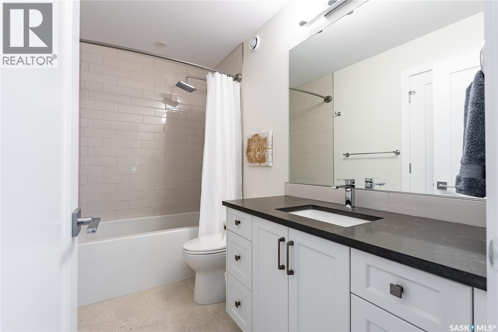 1601B 9Th Avenue N, Saskatoon, SK - Indoor Photo Showing Bathroom