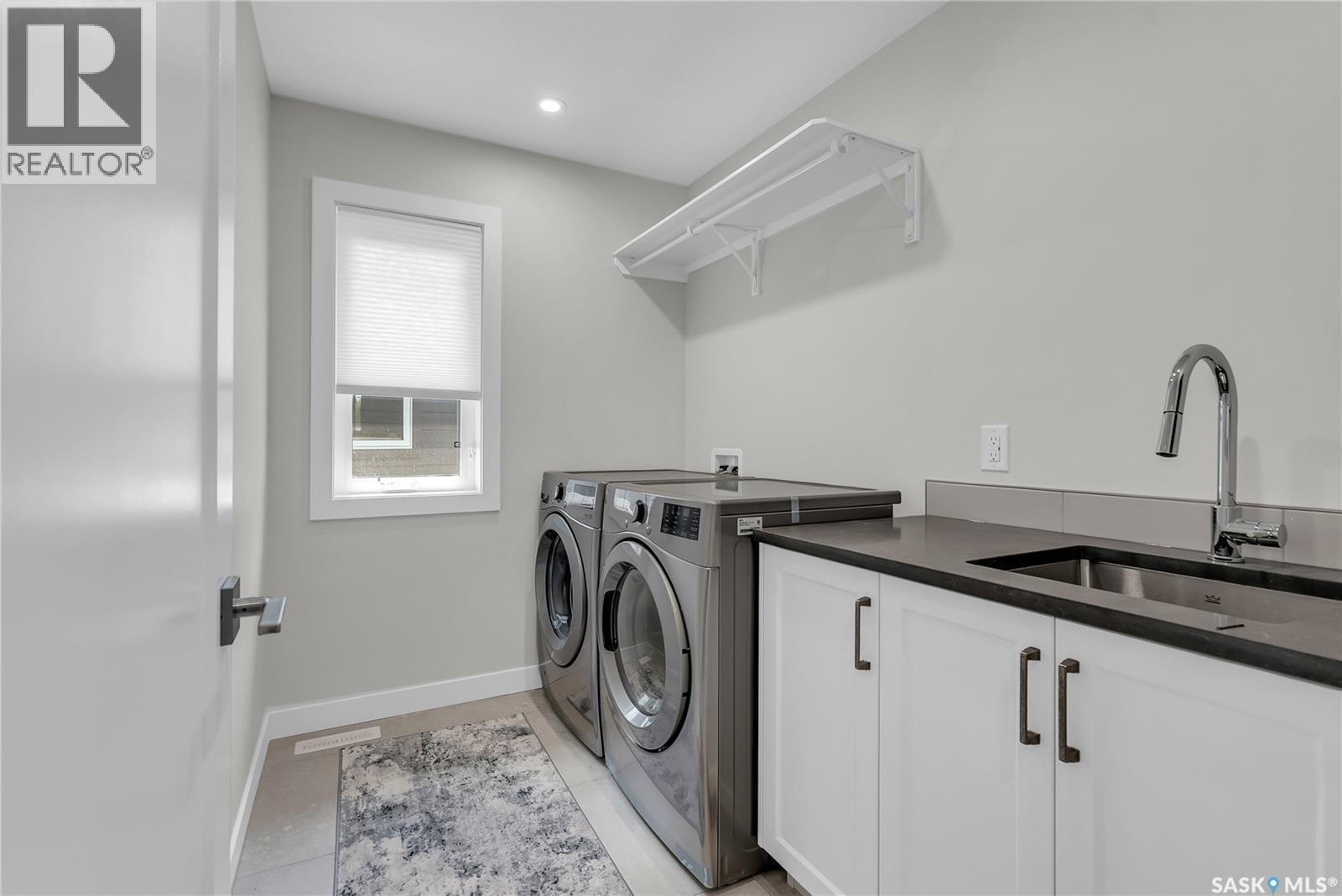1601B 9Th Avenue N, Saskatoon, SK - Indoor Photo Showing Laundry Room