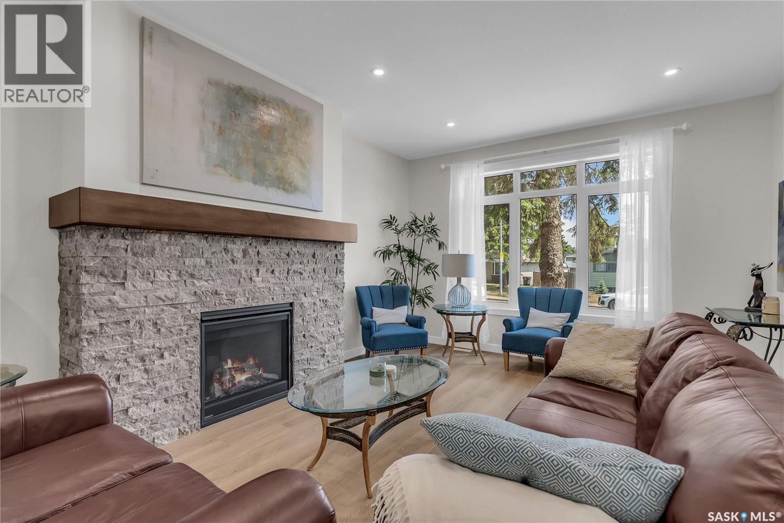 1601B 9Th Avenue N, Saskatoon, SK - Indoor Photo Showing Living Room With Fireplace