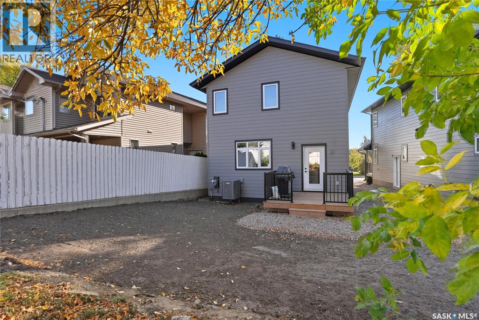 1601B 9Th Avenue N, Saskatoon, SK - Outdoor