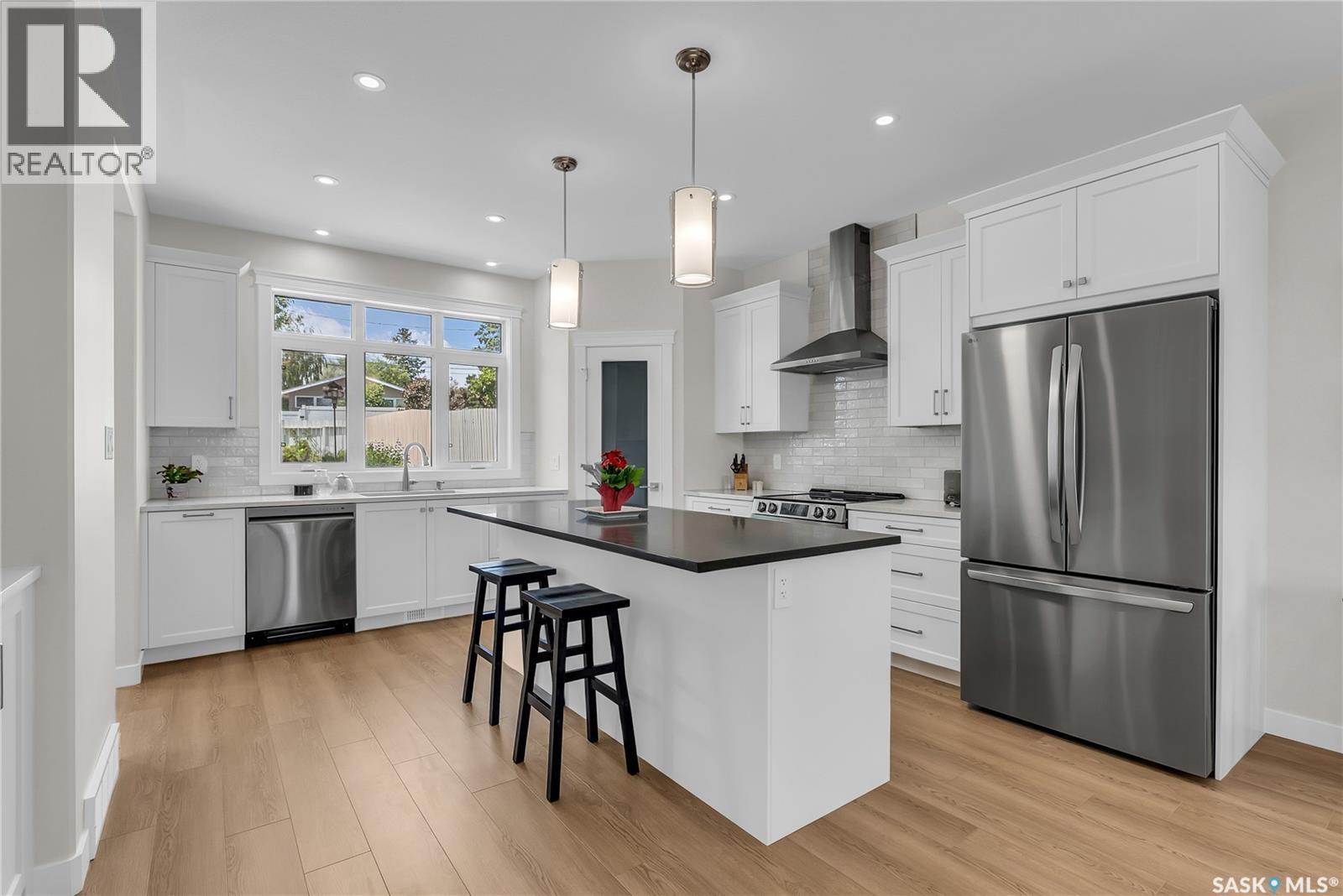 1601B 9Th Avenue N, Saskatoon, SK - Indoor Photo Showing Kitchen With Upgraded Kitchen