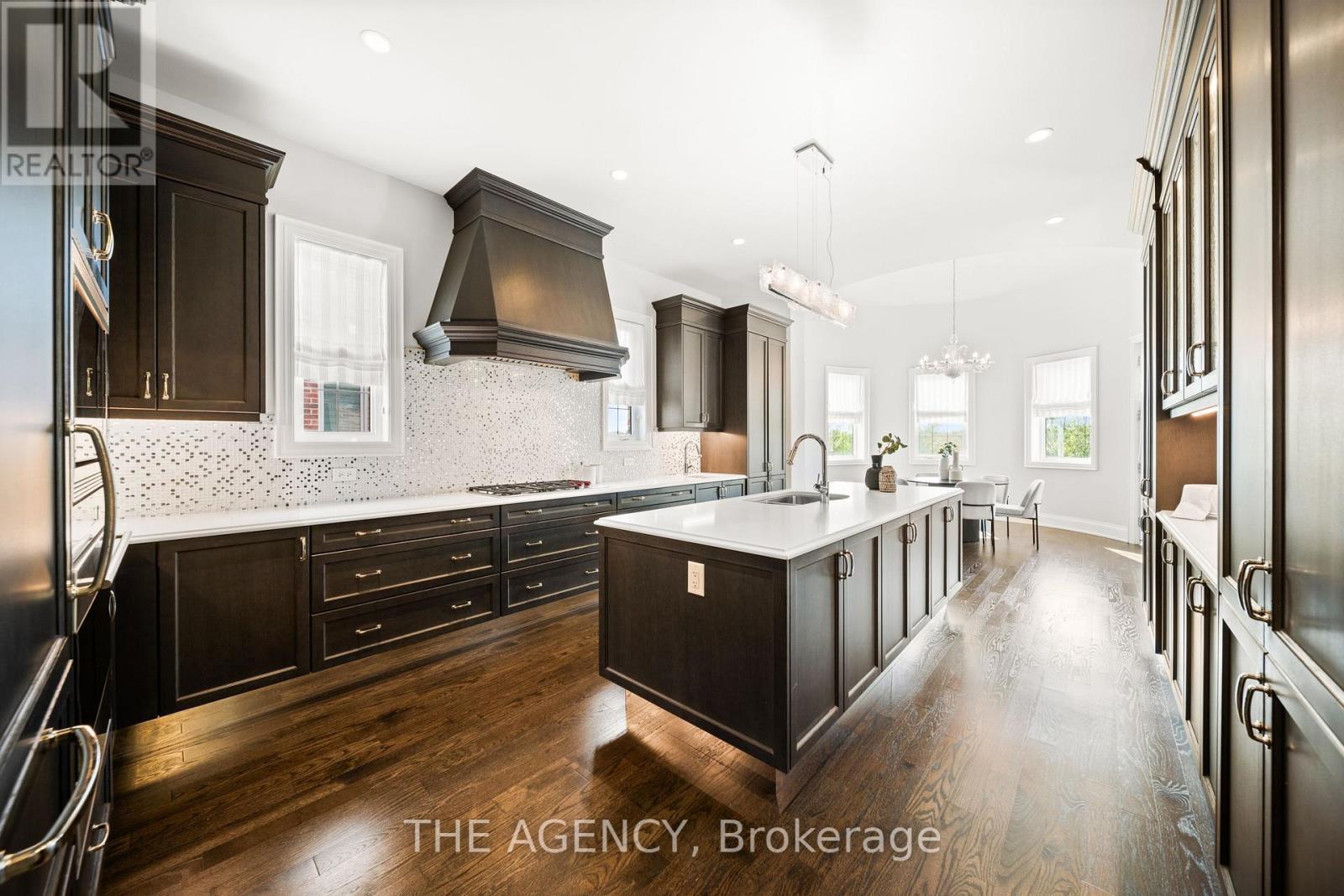 28 Chuck Ormsby Crescent, King, ON - Indoor Photo Showing Kitchen With Upgraded Kitchen