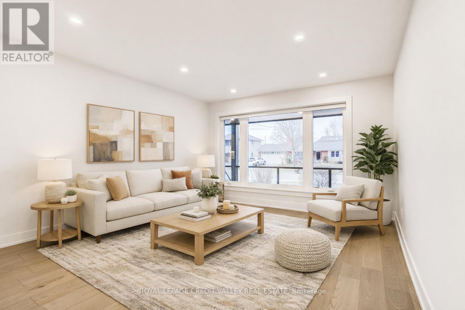 Virtually staged family room - 500 Selsey Drive, Mississauga, ON - Indoor Photo Showing Living Room