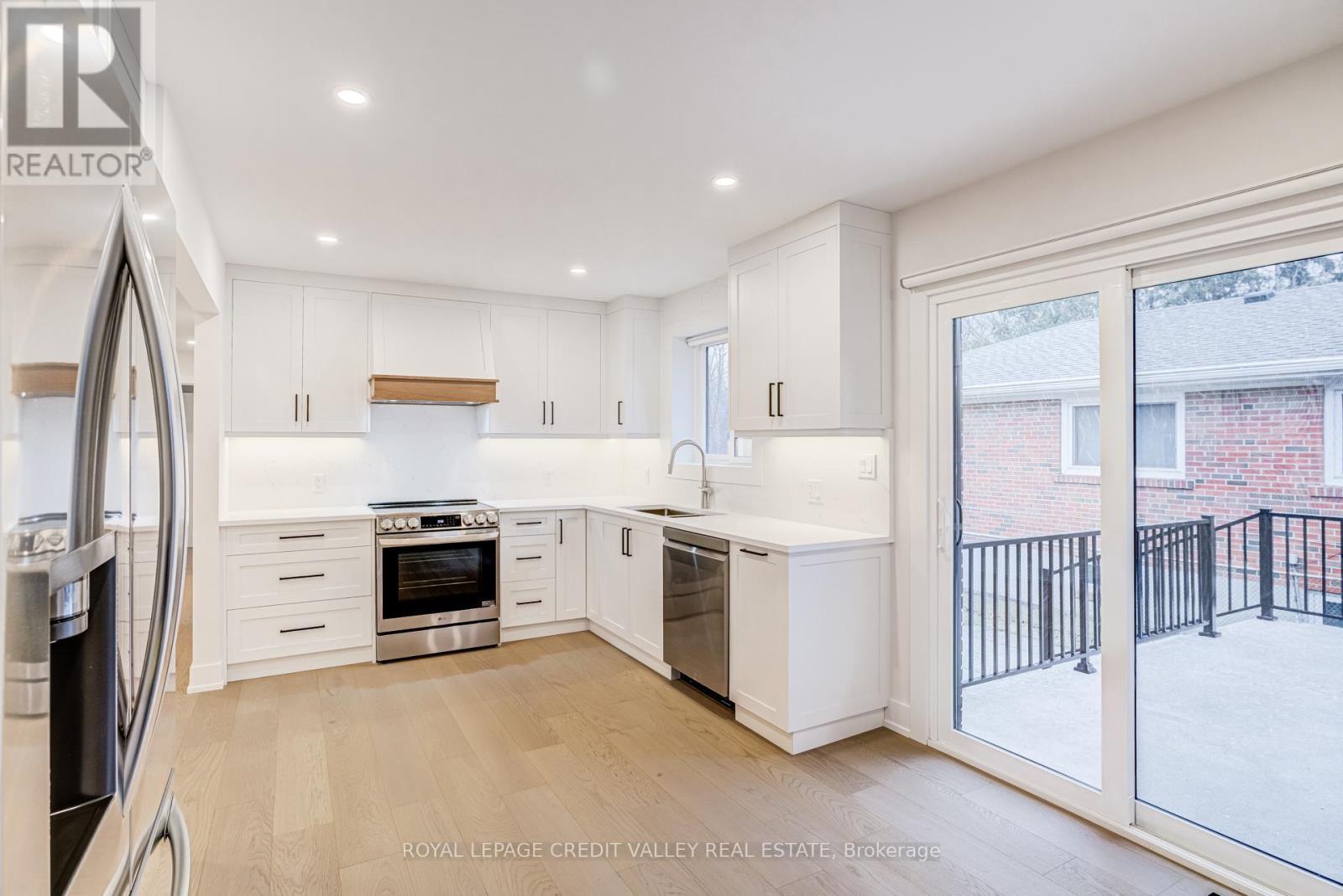 Kitchen - 500 Selsey Drive, Mississauga, ON - Indoor Photo Showing Kitchen