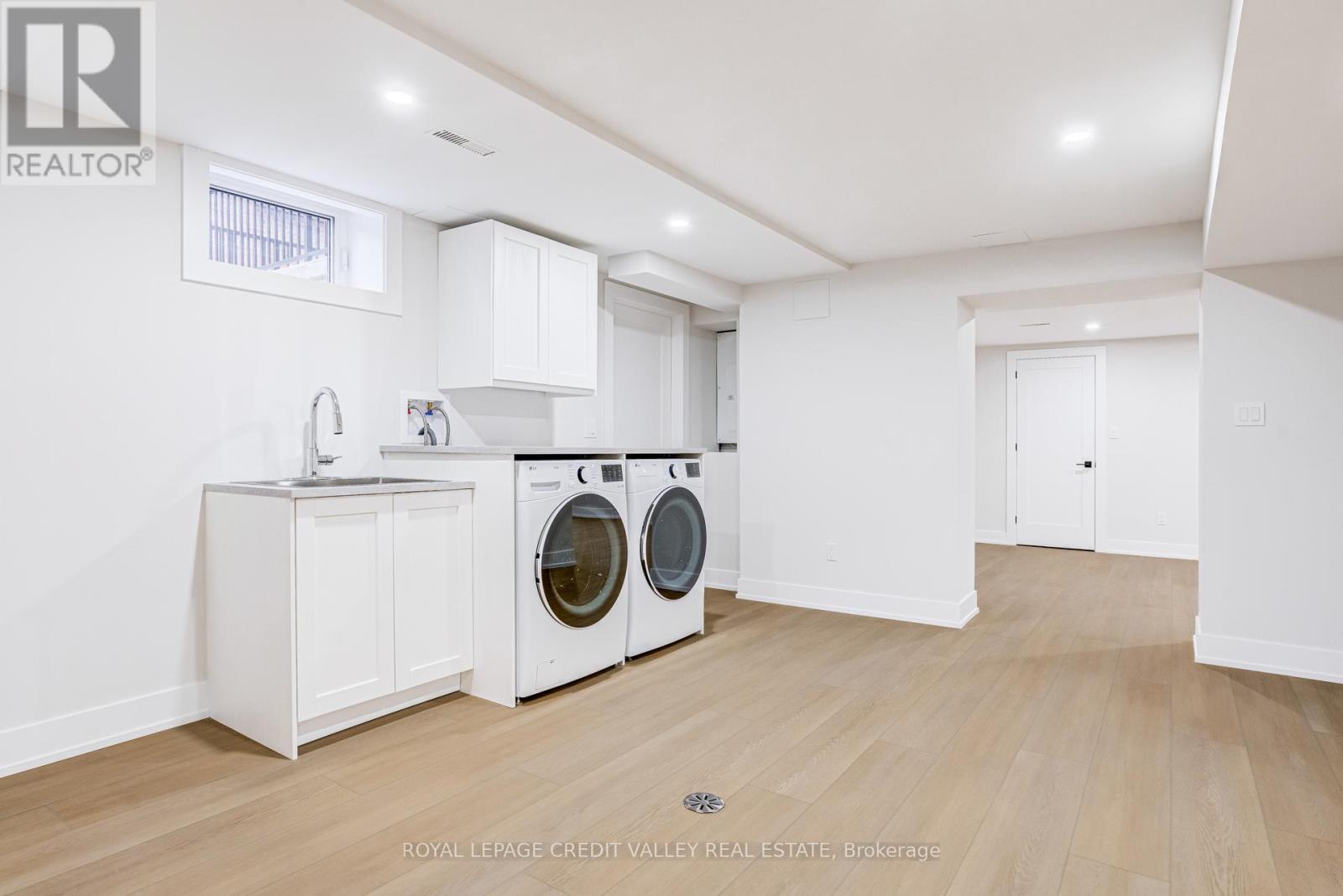 Laundry area - 500 Selsey Drive, Mississauga, ON - Indoor Photo Showing Laundry Room