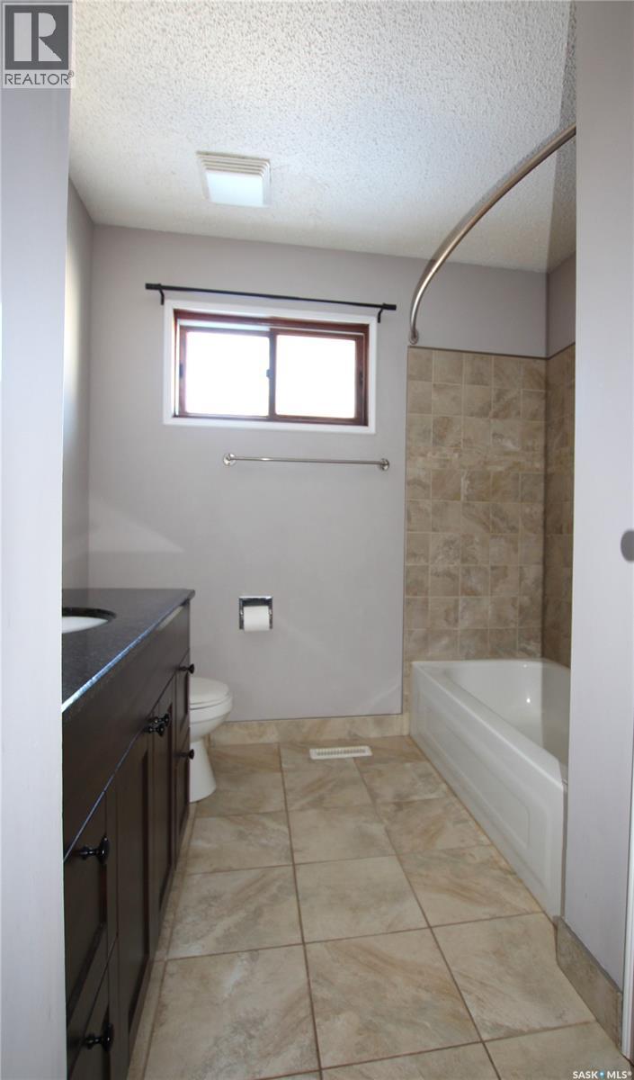 103 Langrill Drive, Yorkton, SK - Indoor Photo Showing Bathroom