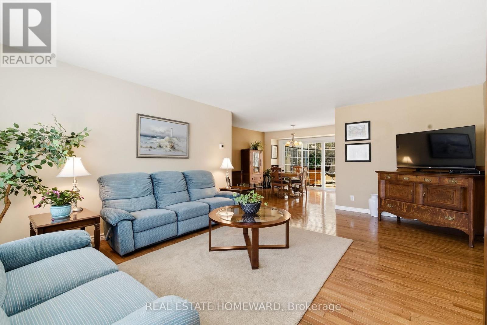 4 Wayne Crescent, Quinte West, ON - Indoor Photo Showing Living Room
