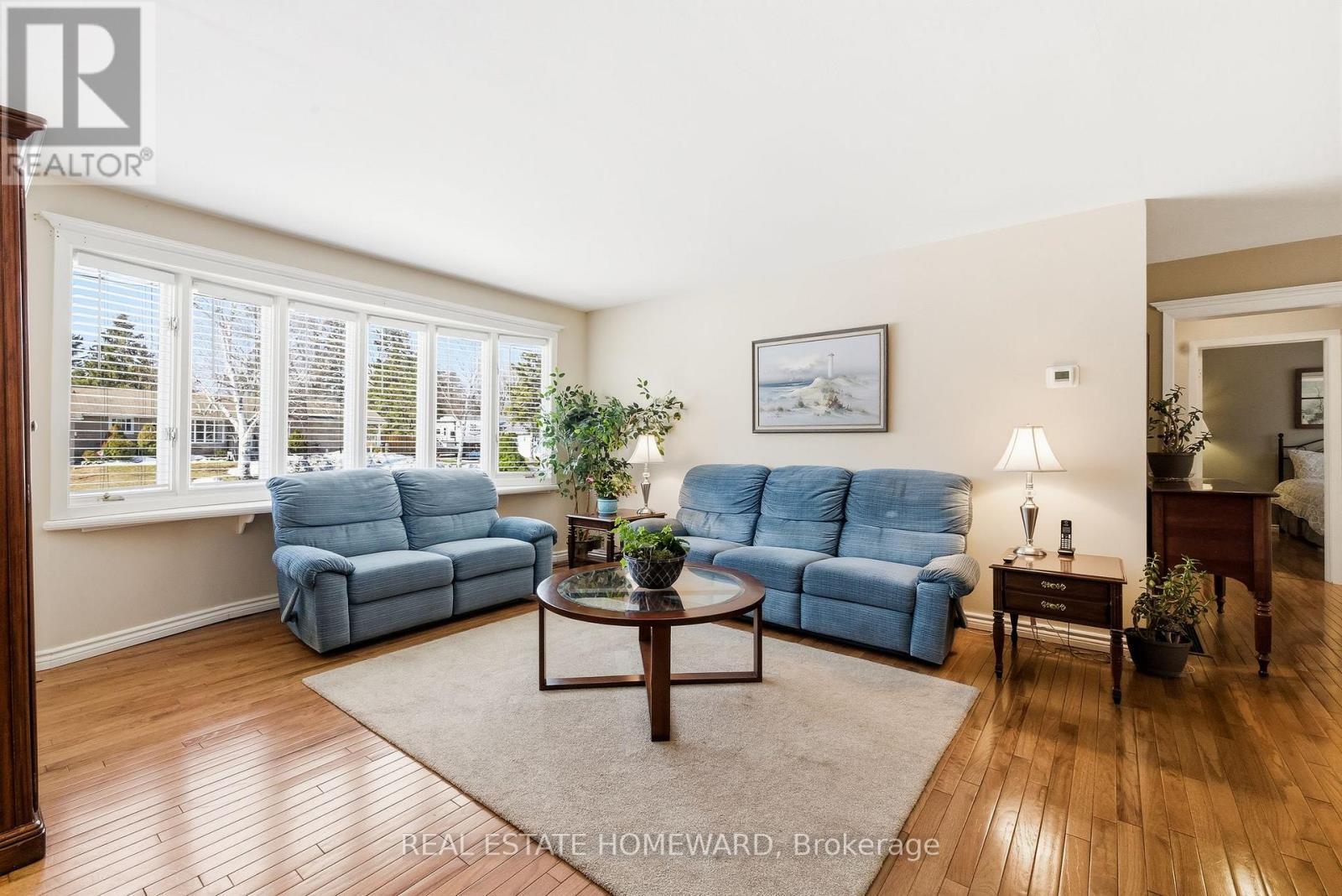 4 Wayne Crescent, Quinte West, ON - Indoor Photo Showing Living Room