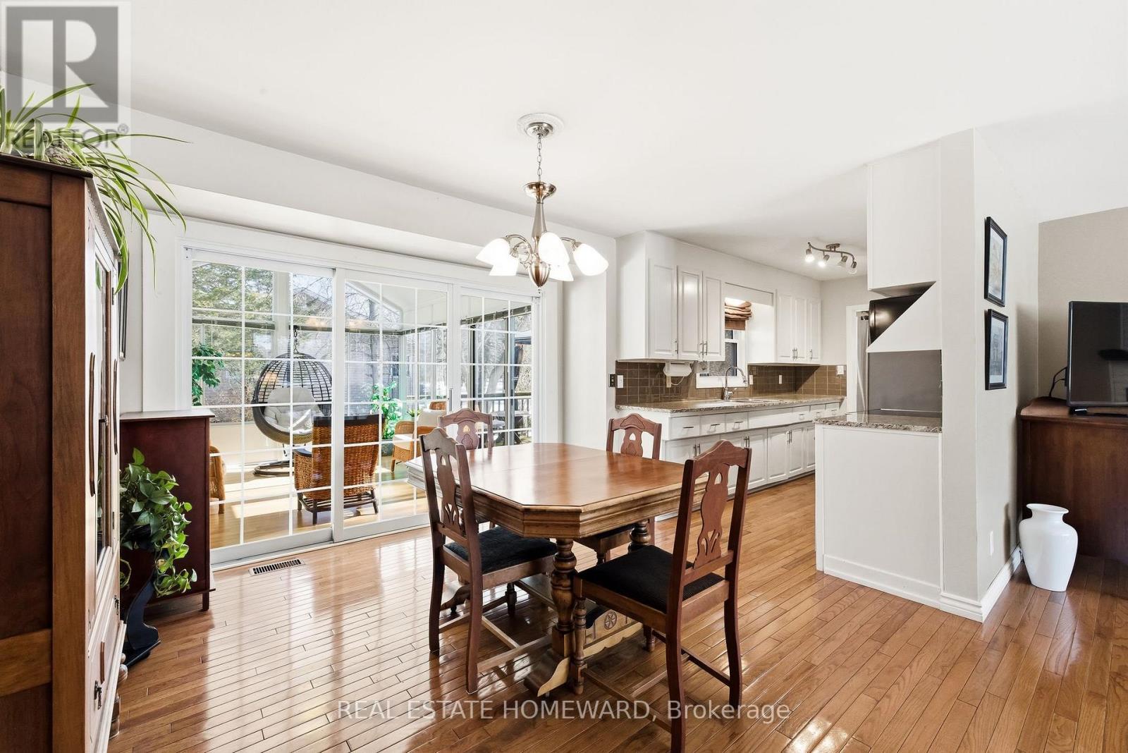 4 Wayne Crescent, Quinte West, ON - Indoor Photo Showing Dining Room