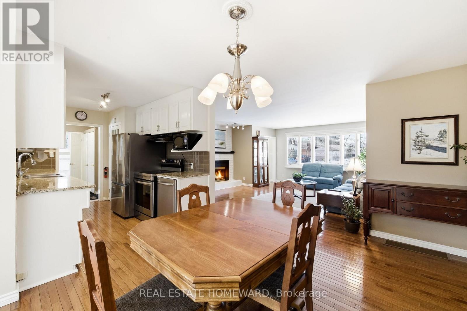 4 Wayne Crescent, Quinte West, ON - Indoor Photo Showing Dining Room