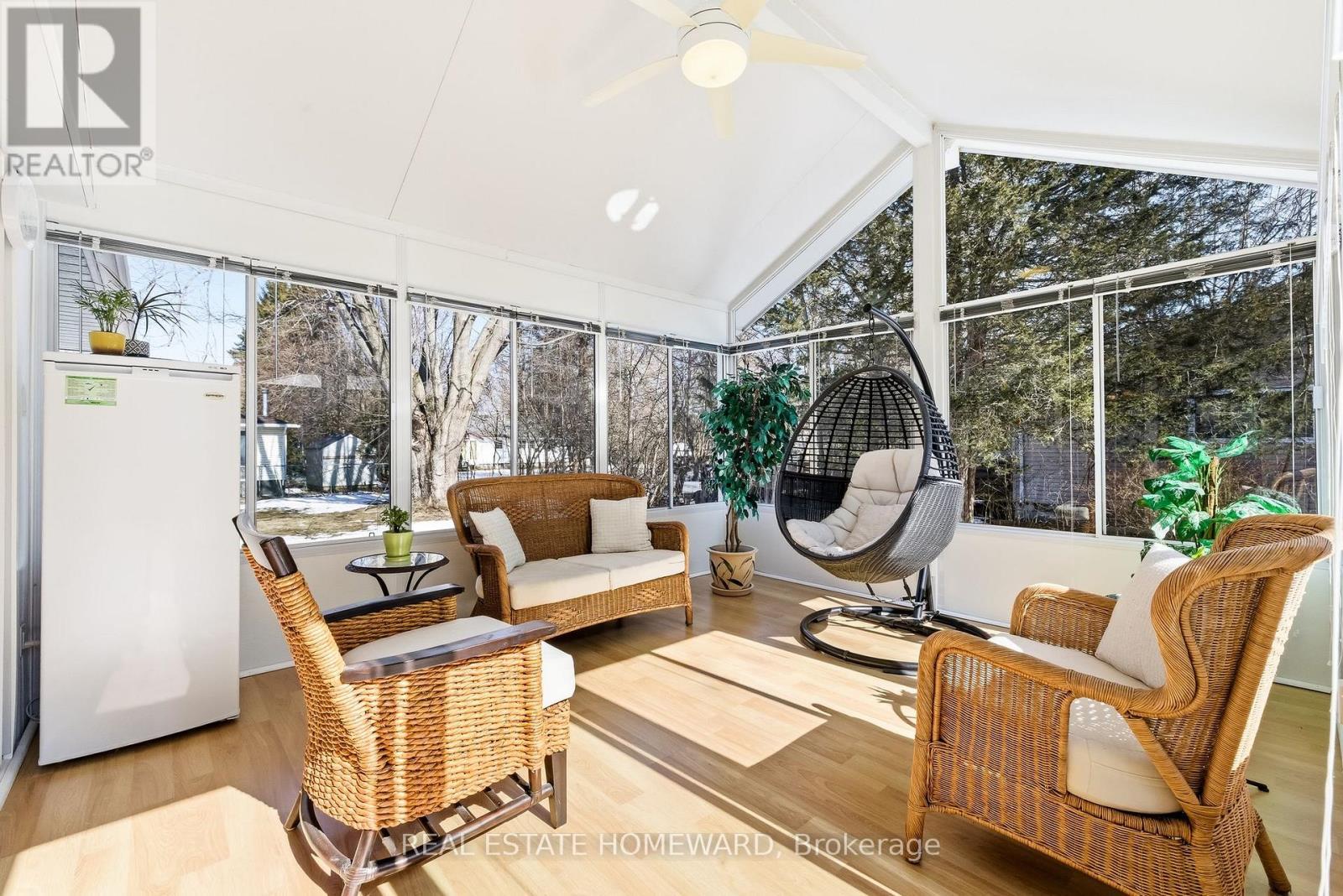 4 Wayne Crescent, Quinte West, ON -