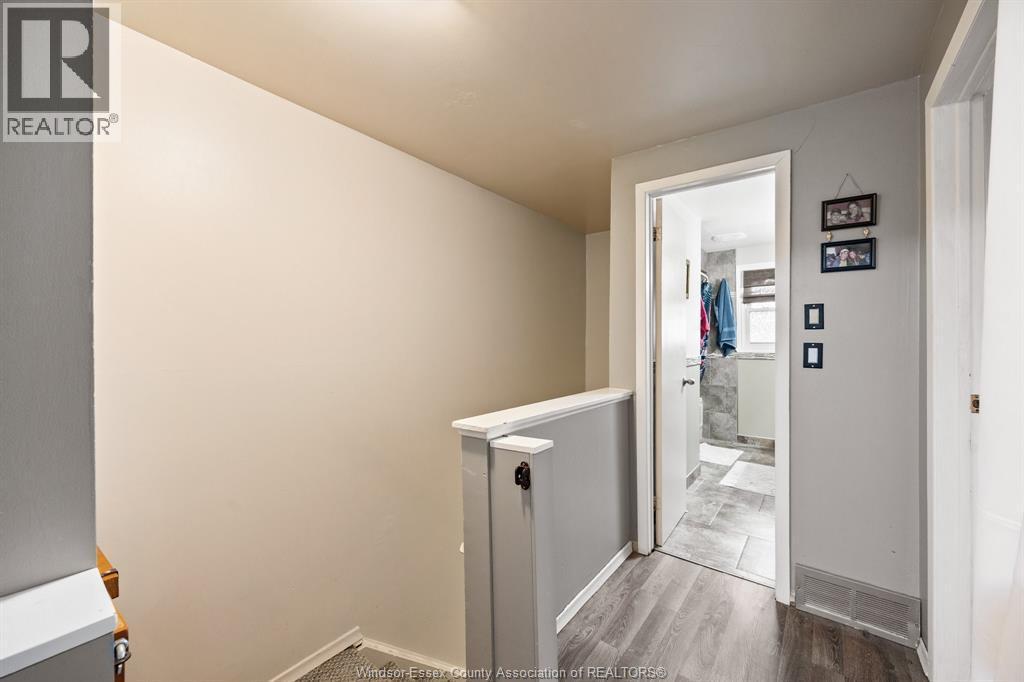 5557 Coronation, Windsor, ON - Indoor Photo Showing Other Room