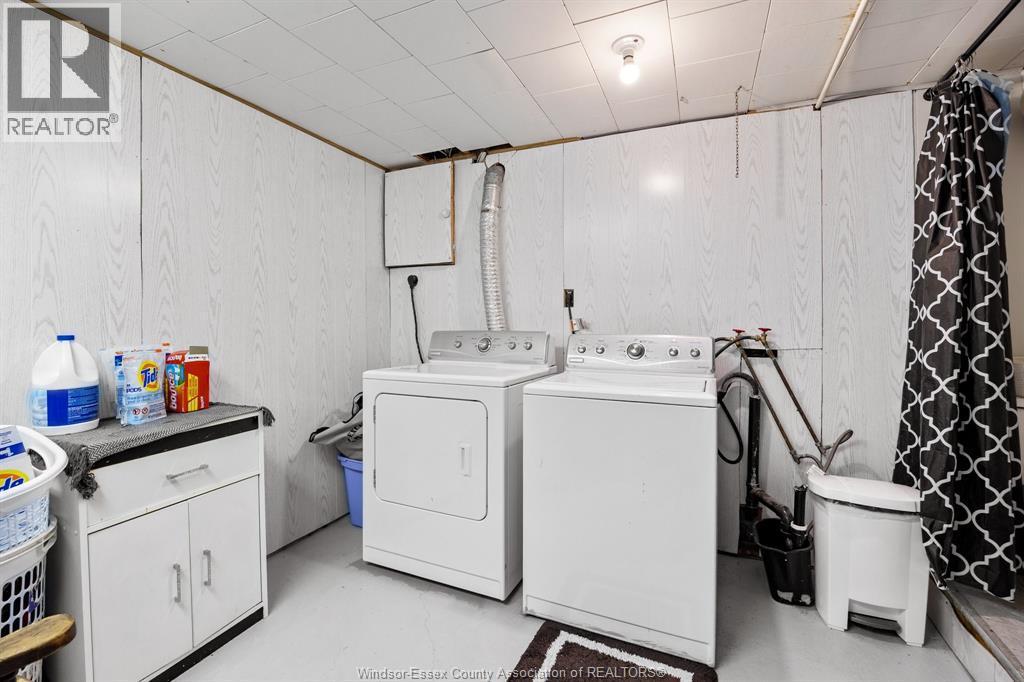 5557 Coronation, Windsor, ON - Indoor Photo Showing Laundry Room