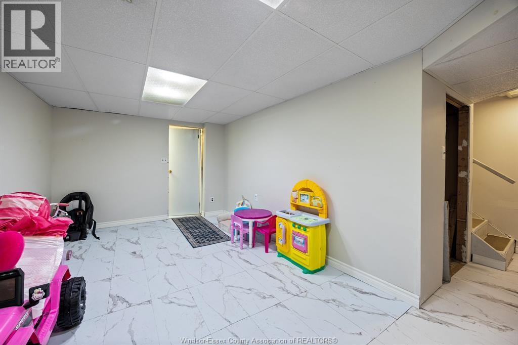 5557 Coronation, Windsor, ON - Indoor Photo Showing Other Room