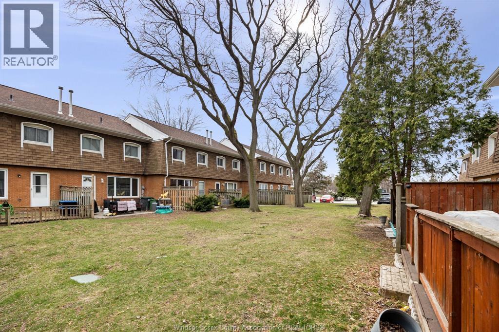 5557 Coronation, Windsor, ON - Outdoor With Deck Patio Veranda