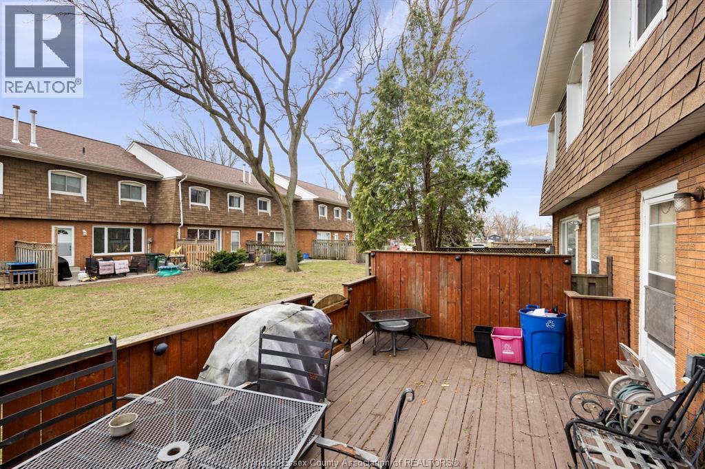 5557 Coronation, Windsor, ON - Outdoor With Exterior