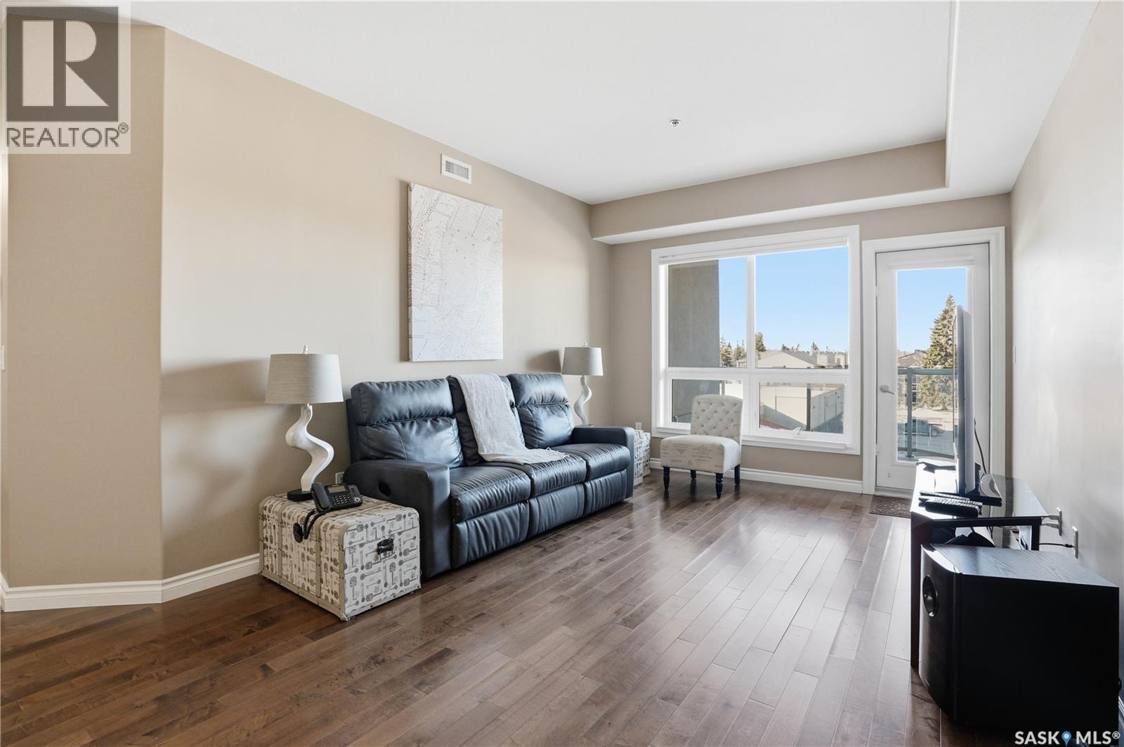 311 227 Pinehouse Drive, Saskatoon, SK - Indoor Photo Showing Living Room