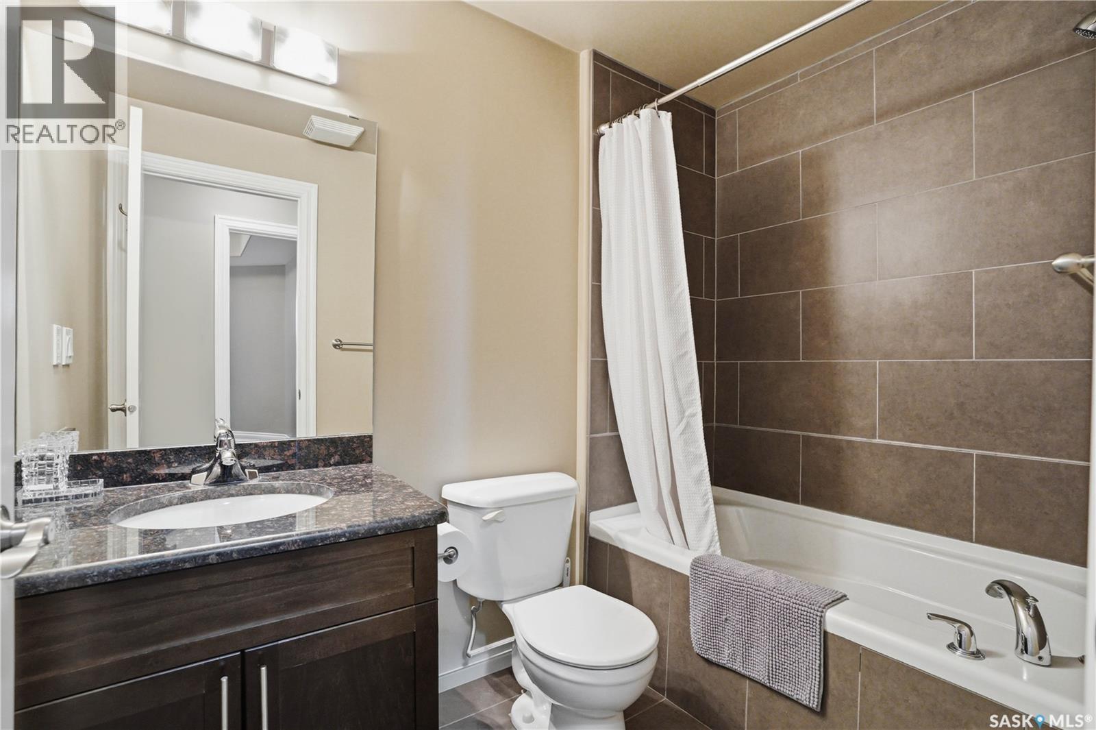311 227 Pinehouse Drive, Saskatoon, SK - Indoor Photo Showing Bathroom