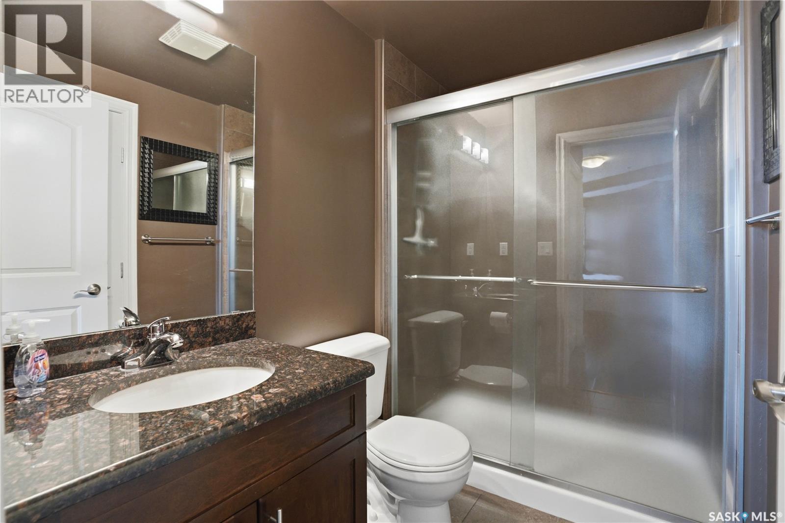 311 227 Pinehouse Drive, Saskatoon, SK - Indoor Photo Showing Bathroom