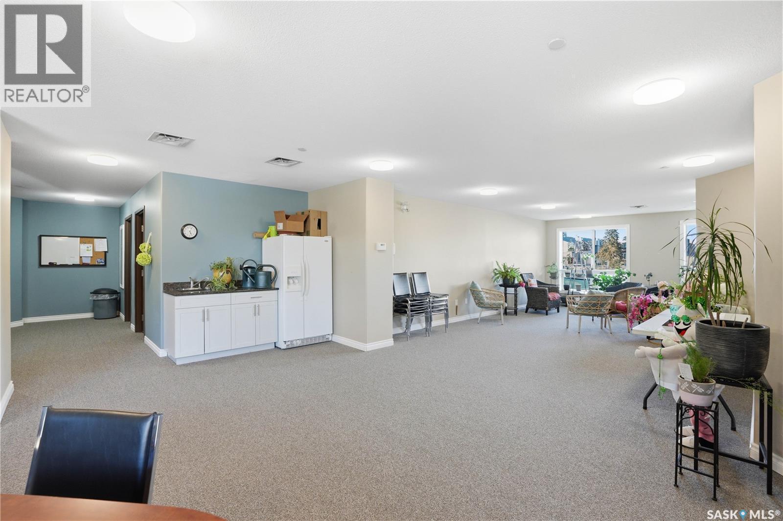 311 227 Pinehouse Drive, Saskatoon, SK - Indoor