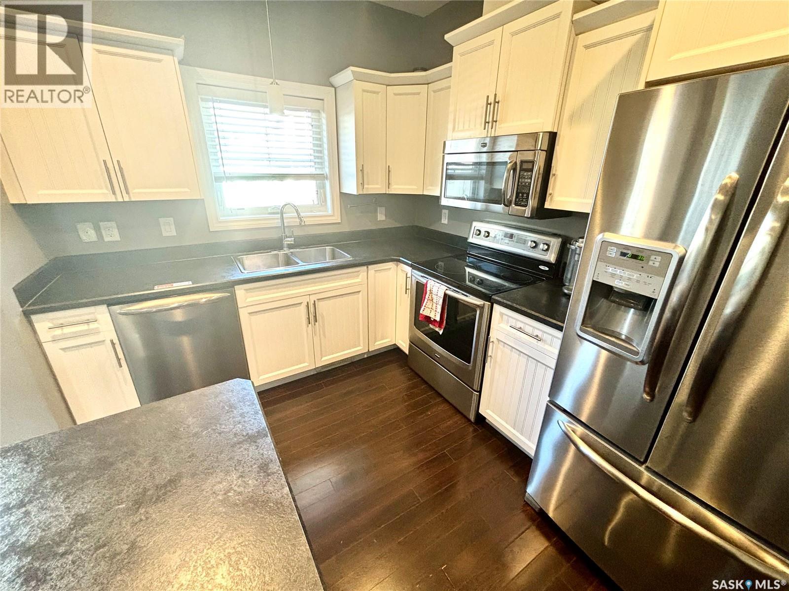 104 Atton Crescent, Saskatoon, SK - Indoor Photo Showing Kitchen With Stainless Steel Kitchen With Double Sink
