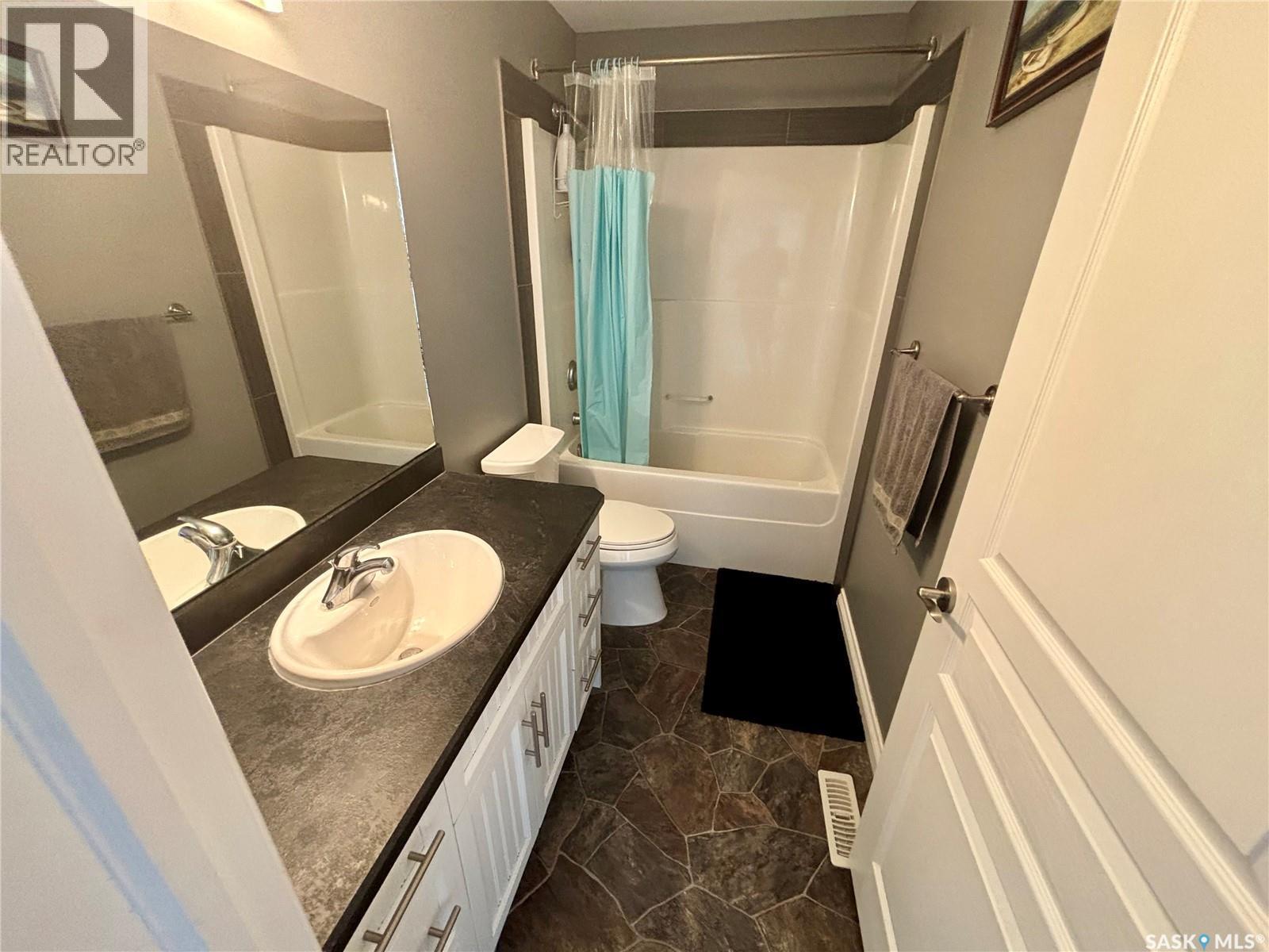104 Atton Crescent, Saskatoon, SK - Indoor Photo Showing Bathroom