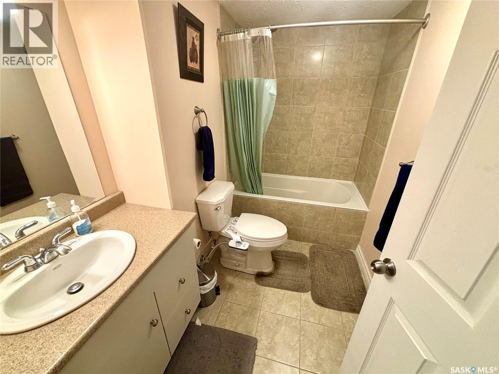 104 Atton Crescent, Saskatoon, SK - Indoor Photo Showing Bathroom
