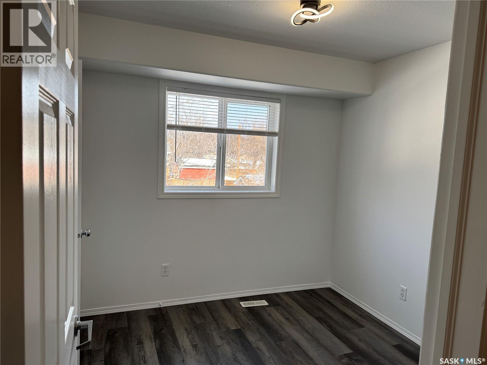 2 802 K Avenue N, Saskatoon, SK - Indoor Photo Showing Other Room