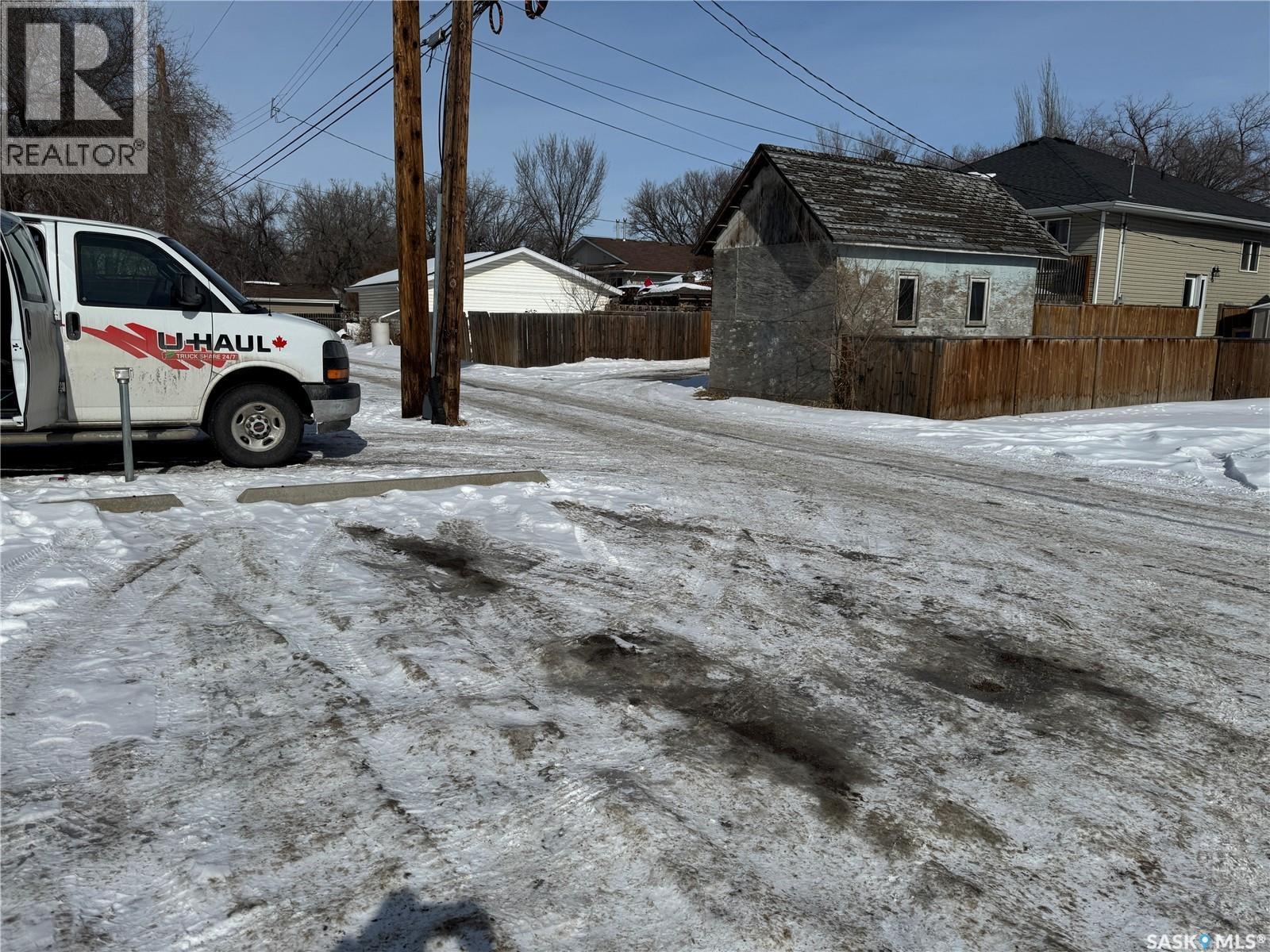 2 802 K Avenue N, Saskatoon, SK - Outdoor