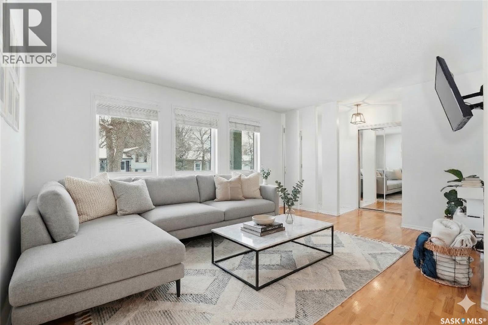 145 Stillwater Drive, Saskatoon, SK - Indoor Photo Showing Living Room