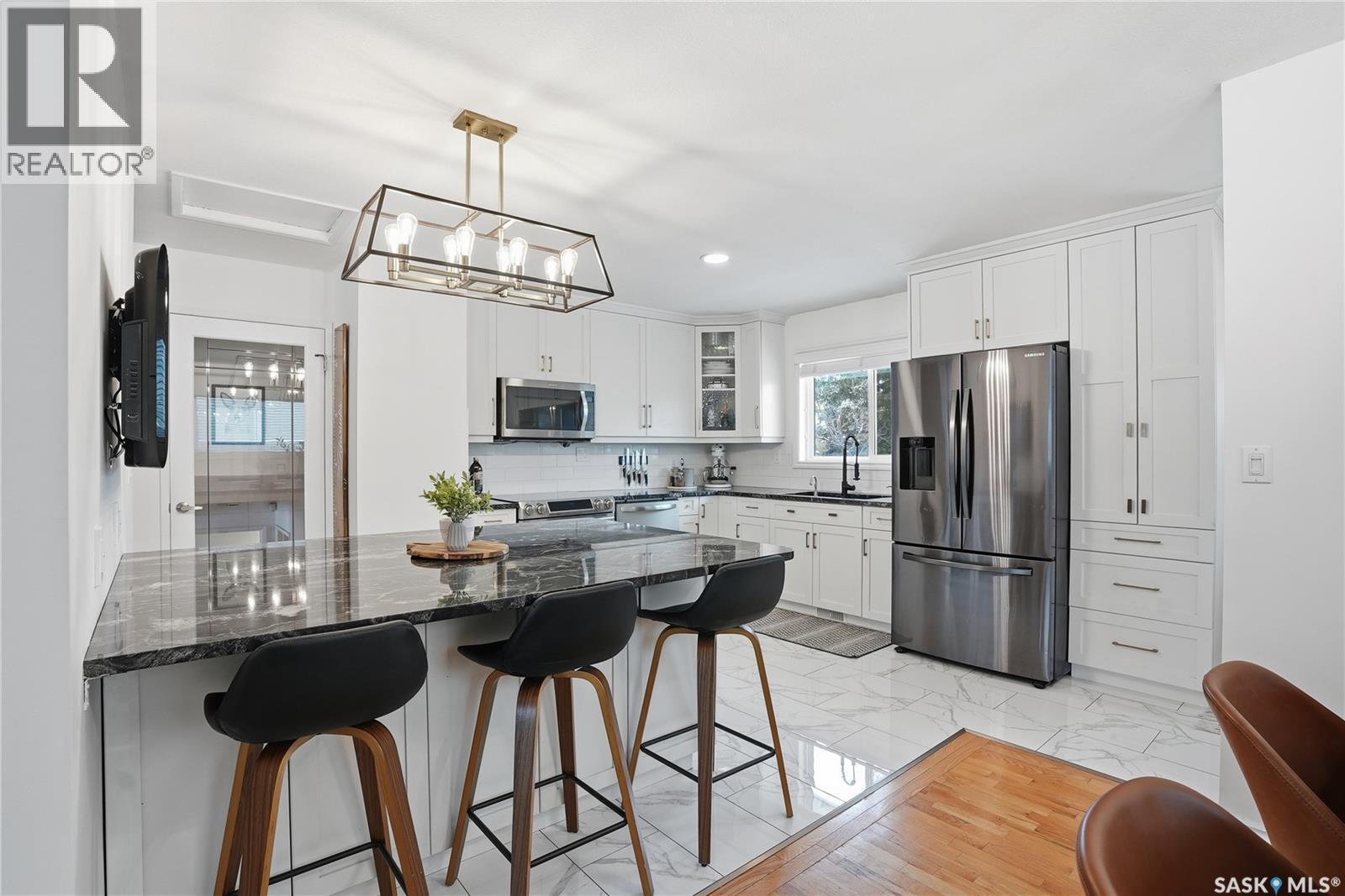 145 Stillwater Drive, Saskatoon, SK - Indoor Photo Showing Kitchen With Stainless Steel Kitchen