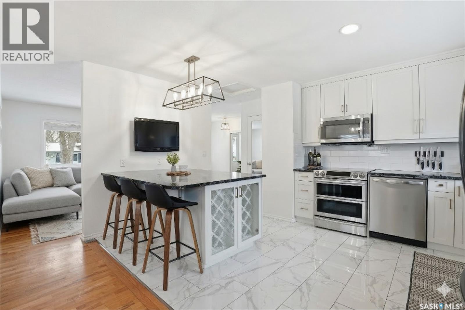 145 Stillwater Drive, Saskatoon, SK - Indoor Photo Showing Kitchen With Stainless Steel Kitchen