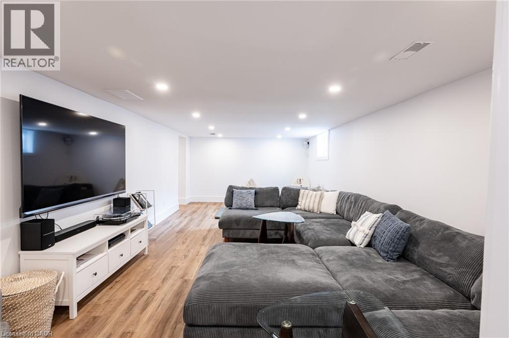 62 Lang Crescent, Kitchener, ON - Indoor Photo Showing Living Room