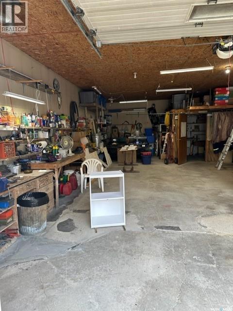 711 Waskos Drive, Northern Admin District, SK - Indoor Photo Showing Garage