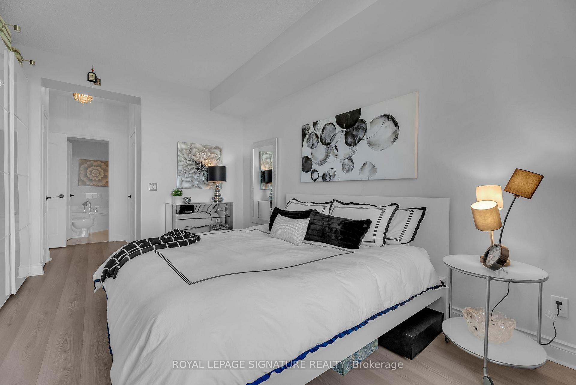 905-1101 Leslie Street, Toronto, ON - Indoor Photo Showing Bedroom