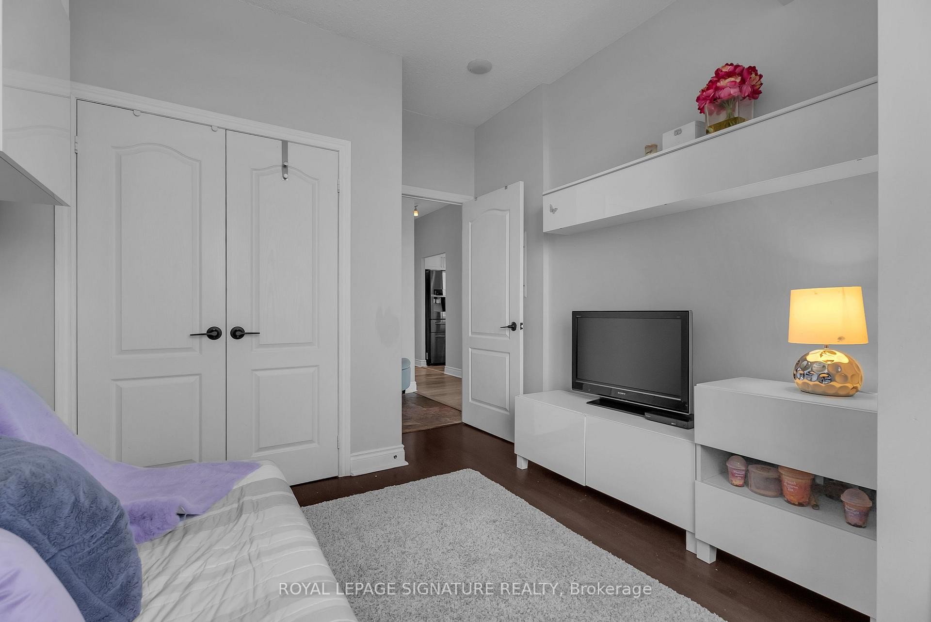 905-1101 Leslie Street, Toronto, ON - Indoor Photo Showing Bedroom