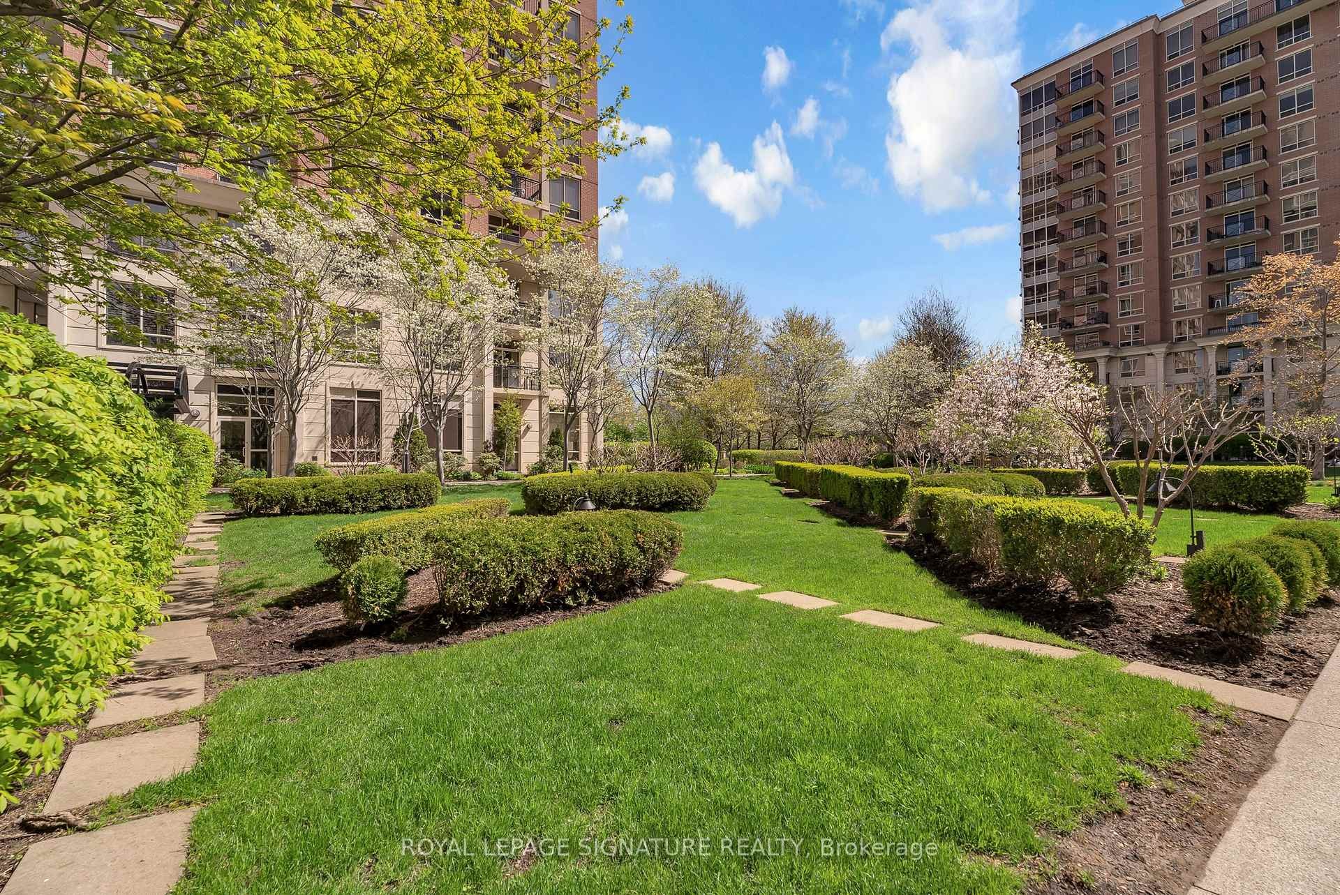 905-1101 Leslie Street, Toronto, ON - Outdoor