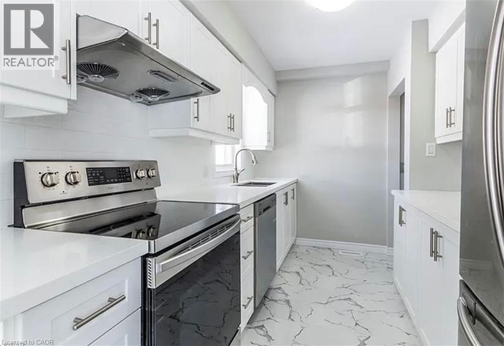 116 Siebert Avenue Unit# Main, Kitchener, ON - Indoor Photo Showing Kitchen