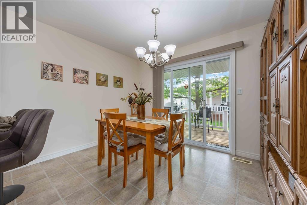 5700 Blackwell Sideroad Unit# 143, Sarnia, ON - Indoor Photo Showing Dining Room