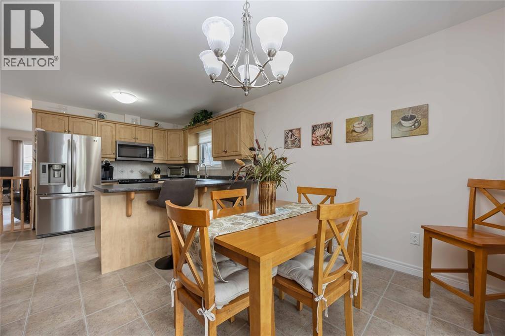5700 Blackwell Sideroad Unit# 143, Sarnia, ON - Indoor Photo Showing Dining Room