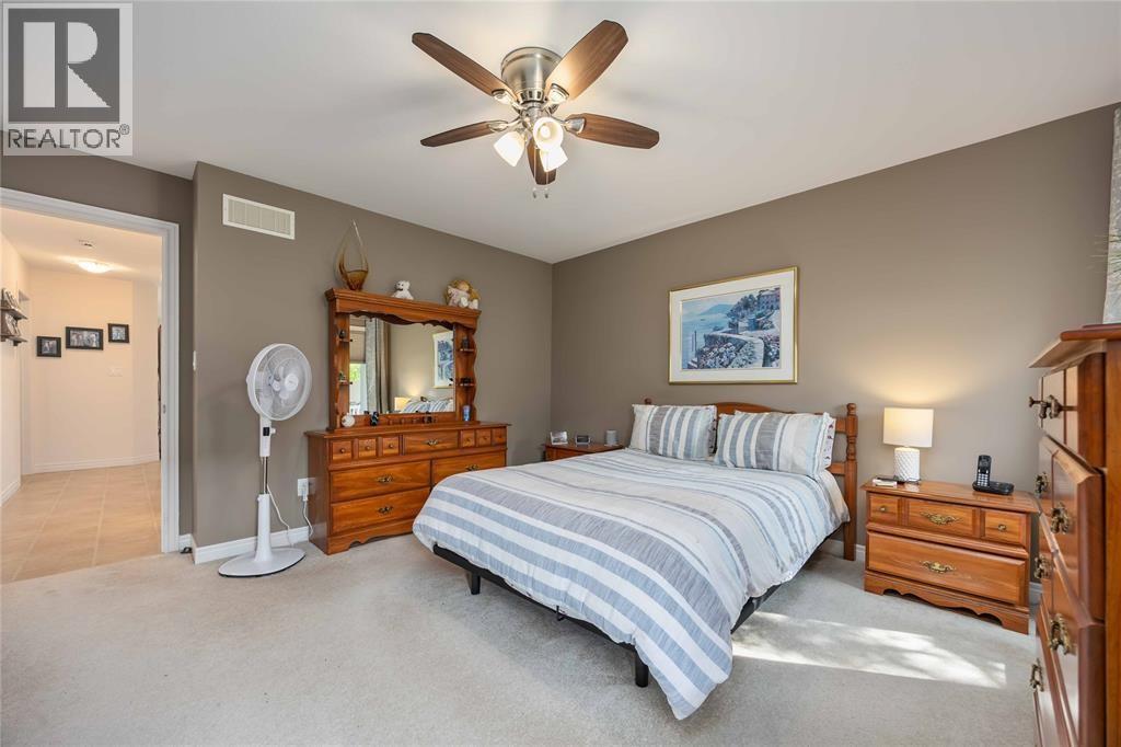 5700 Blackwell Sideroad Unit# 143, Sarnia, ON - Indoor Photo Showing Bedroom
