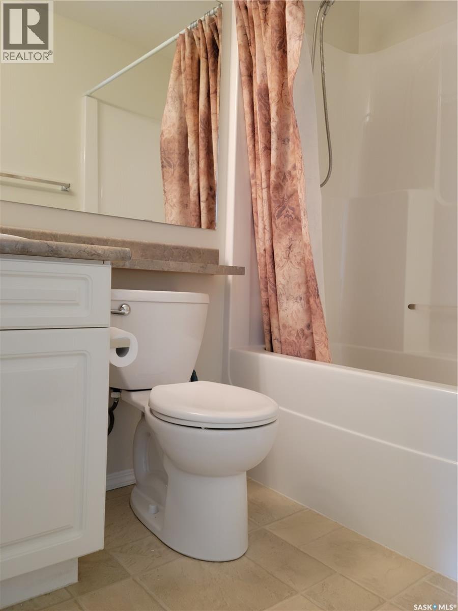 304 928 Heritage View, Saskatoon, SK - Indoor Photo Showing Bathroom