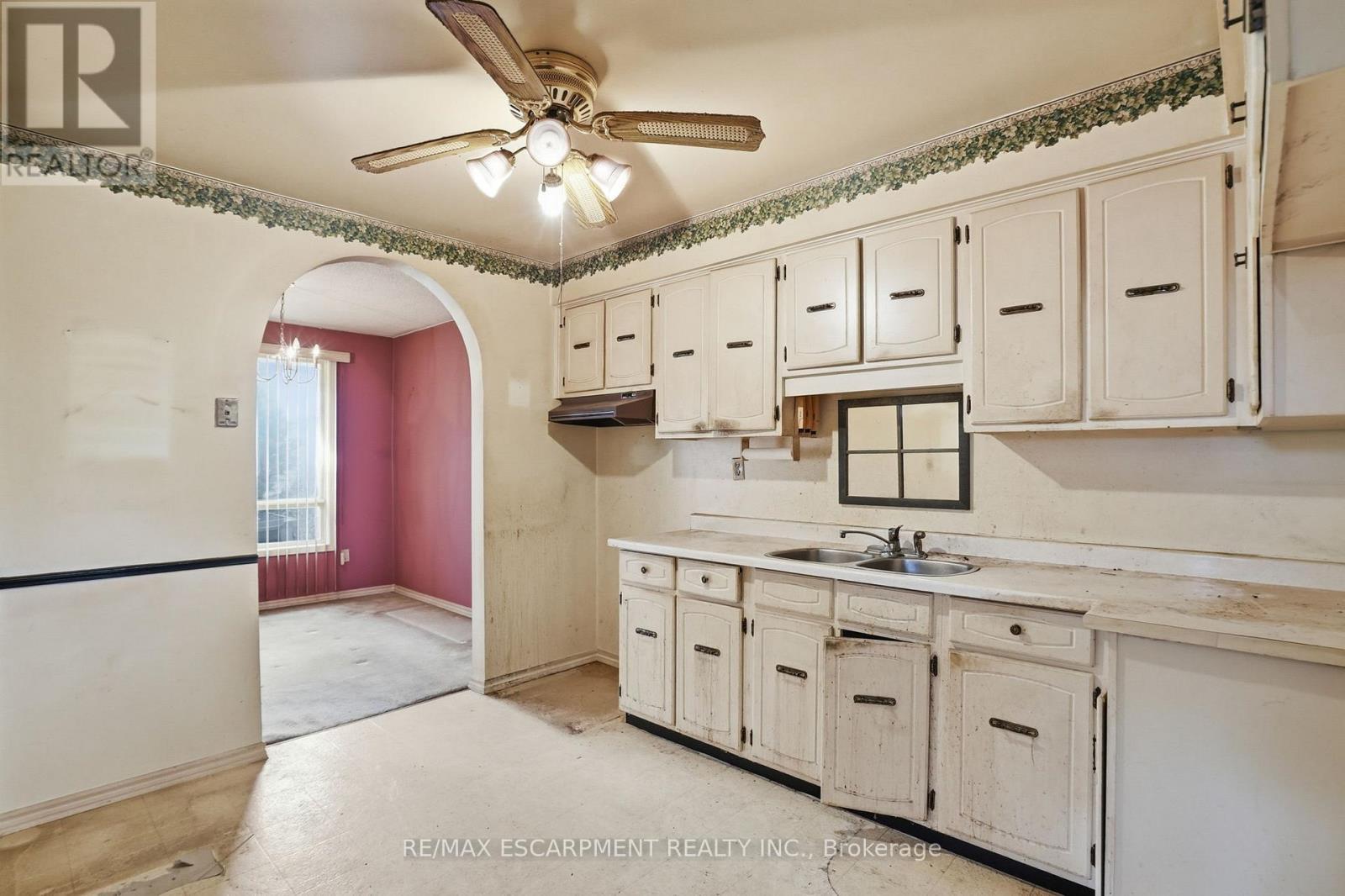 53 Sherry Lane Drive, Hamilton, ON - Indoor Photo Showing Kitchen With Double Sink