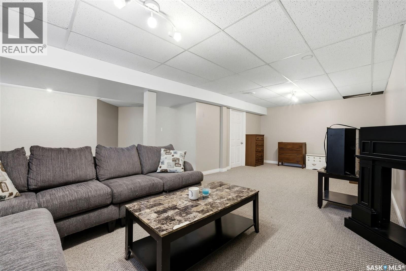 1368 Maple Leaf Crescent N, Regina, SK - Indoor