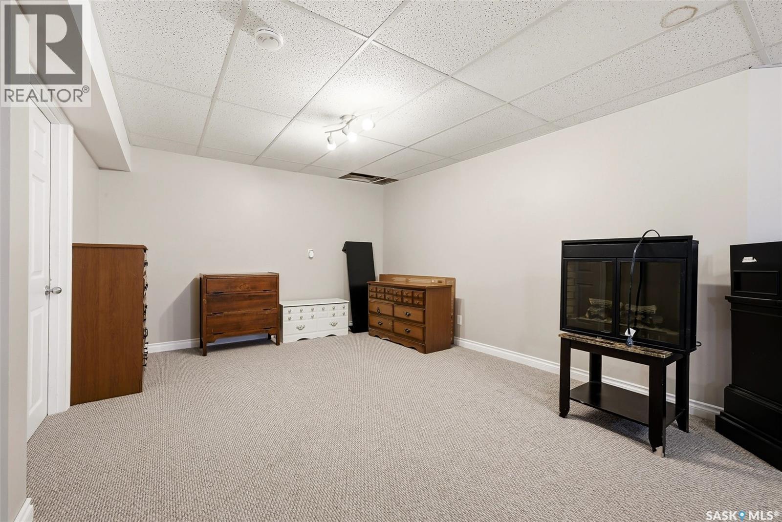 1368 Maple Leaf Crescent N, Regina, SK - Indoor