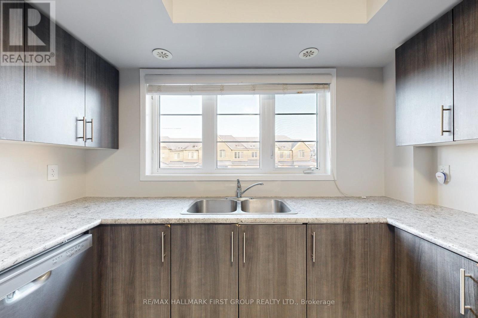 2532 Bromus Path, Oshawa, ON - Indoor Photo Showing Kitchen With Double Sink