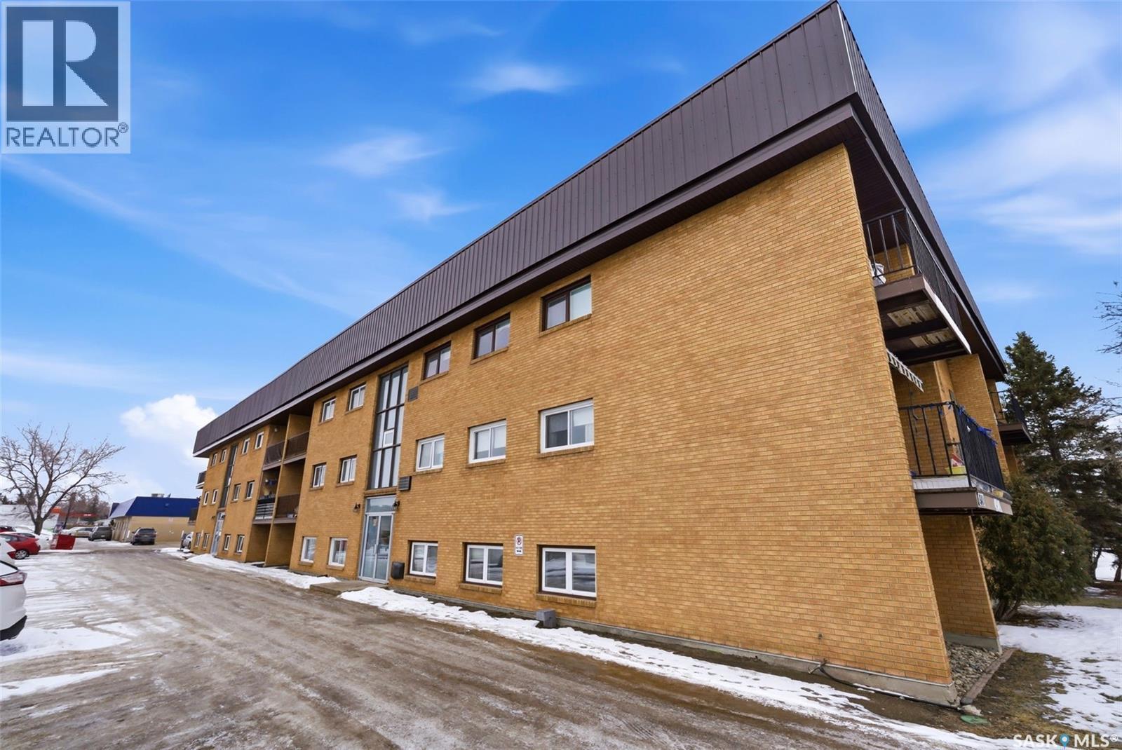 3 4341 Rae Street, Regina, SK - Outdoor