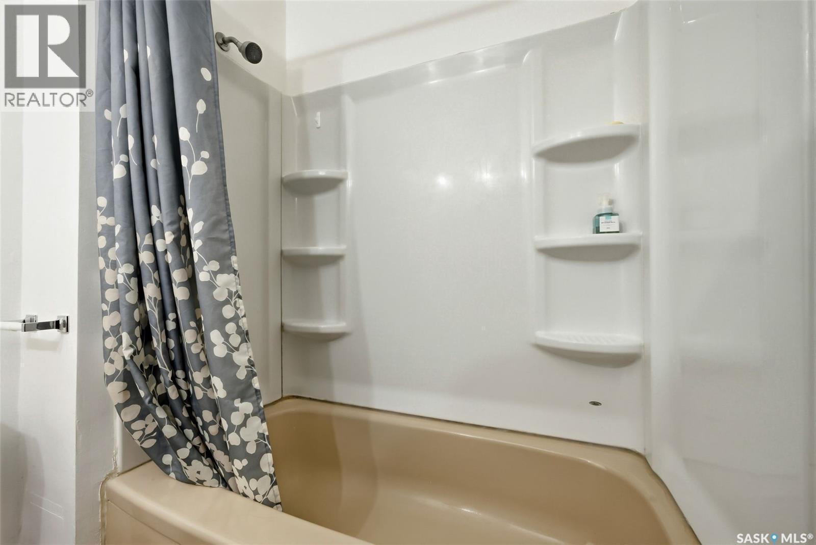 3 4341 Rae Street, Regina, SK - Indoor Photo Showing Bathroom
