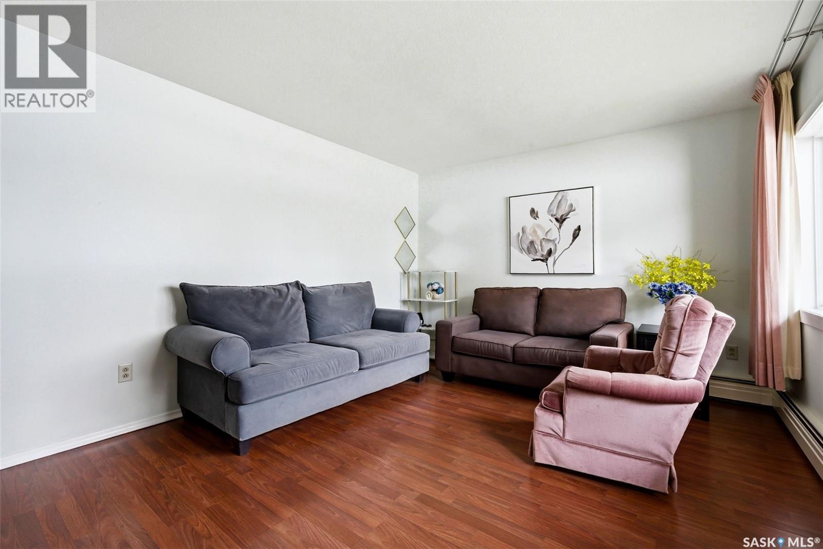3 4341 Rae Street, Regina, SK - Indoor Photo Showing Living Room